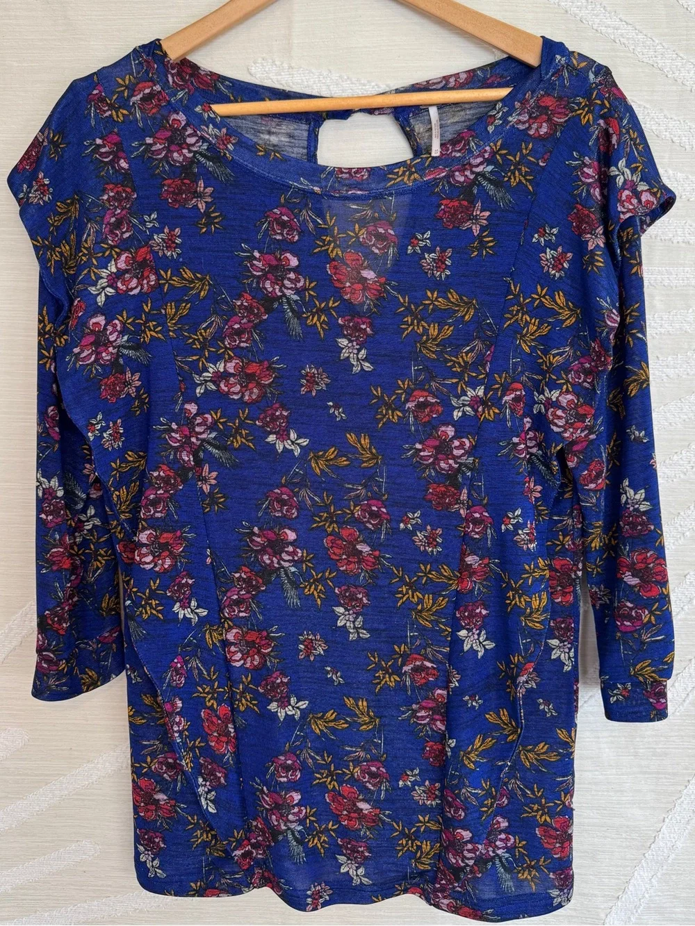 Free People Women’s Medium Blue Floral Ruffle Keyhole Back Tunic Top